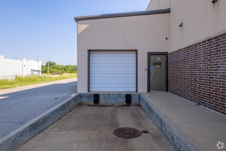 More Photos Of 8000-8022 NW 39th Expressway, Bethany Freestanding For Lease
