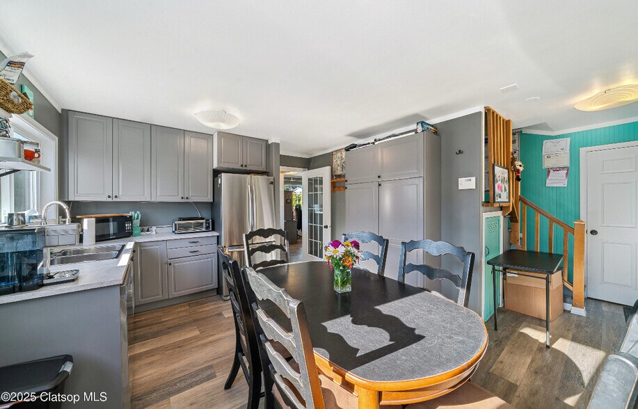 More Photos Of 186 Laneda Ave, Manzanita Storefront Retail Office For Sale