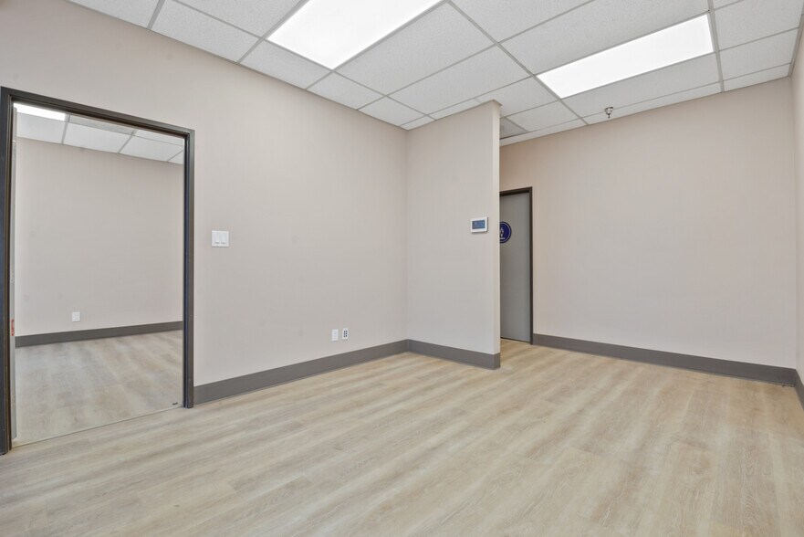 More Photos Of 2296 N Batavia St, Orange Warehouse For Sale