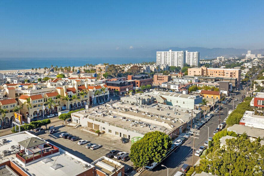 More Photos Of 228 Main St, Venice Flex For Lease