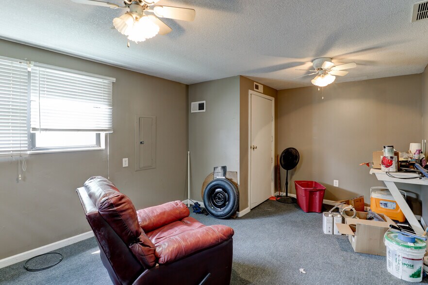 More Photos Of 206 & 208 S Meridian St, Washington Office For Sale