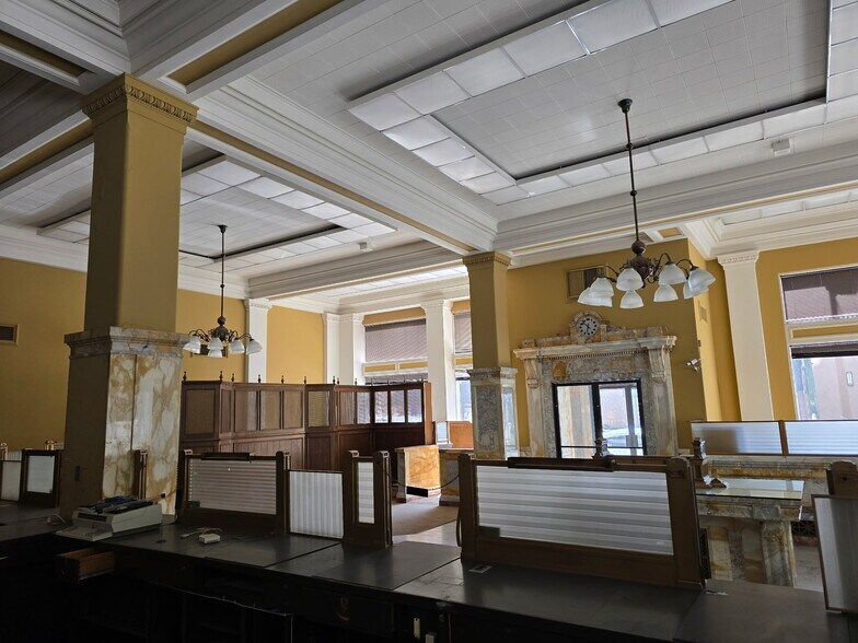 More Photos Of 301-311 E Main St, Stockton Office For Lease