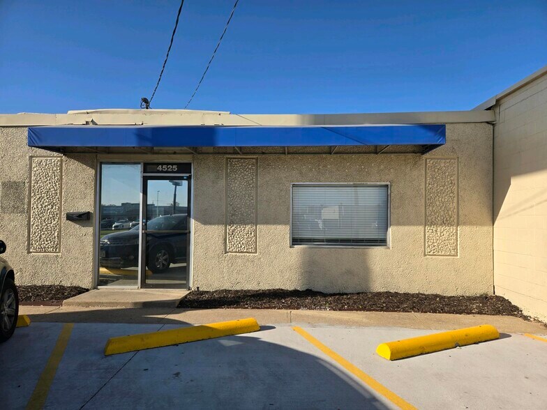 More Photos Of 4417 Forest Ln, Garland Self Storage For Lease