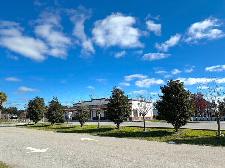 More Photos Of 1370 E Altamonte Dr, Altamonte Springs Restaurant For Lease