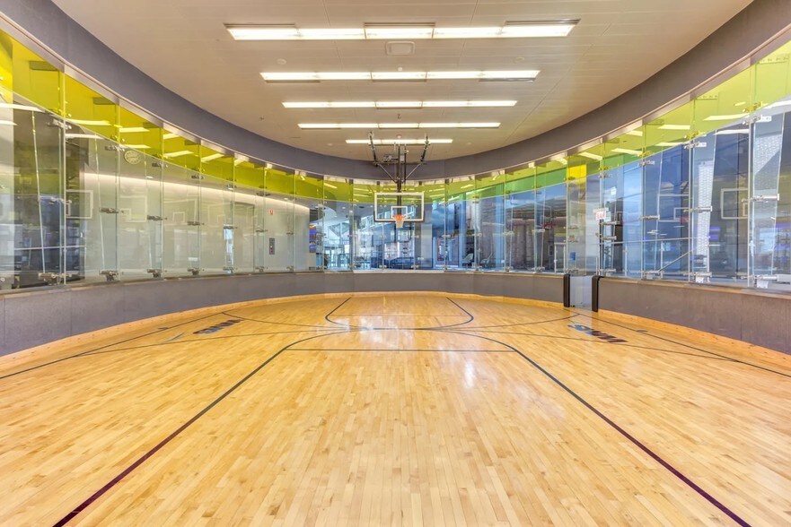 More Photos Of 2718 W Roscoe St, Chicago Office For Lease