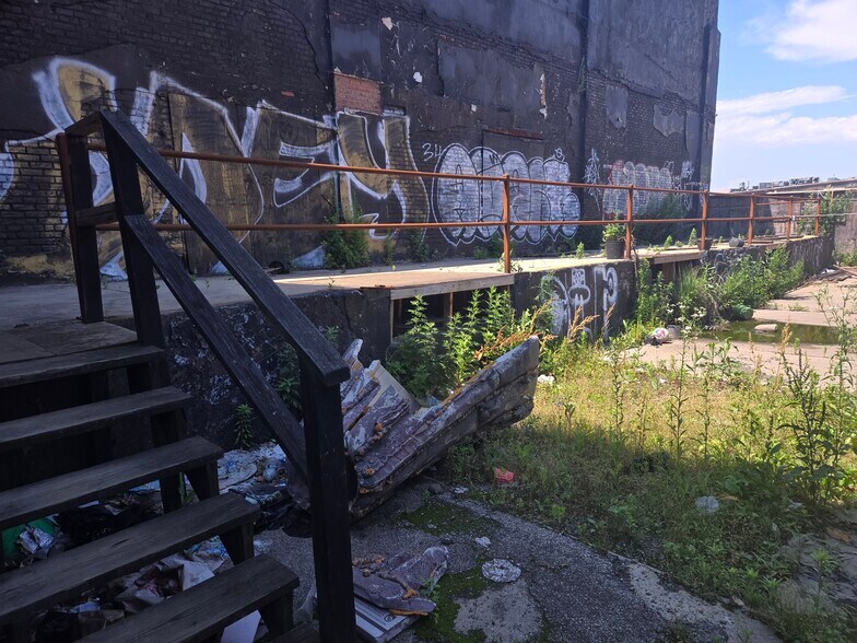 More Photos Of 335 Moffat St, Brooklyn Distribution For Sale