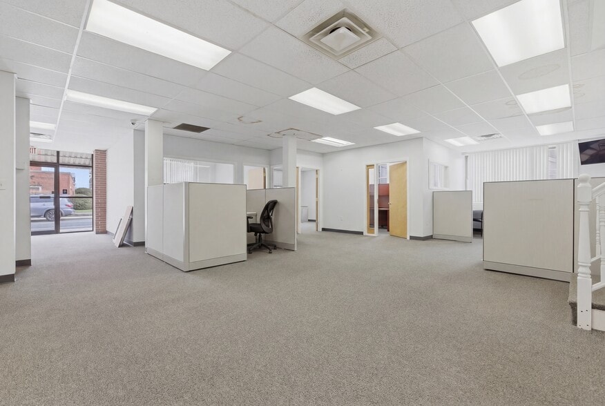 More Photos Of 174 Green St, Melrose Office For Sale