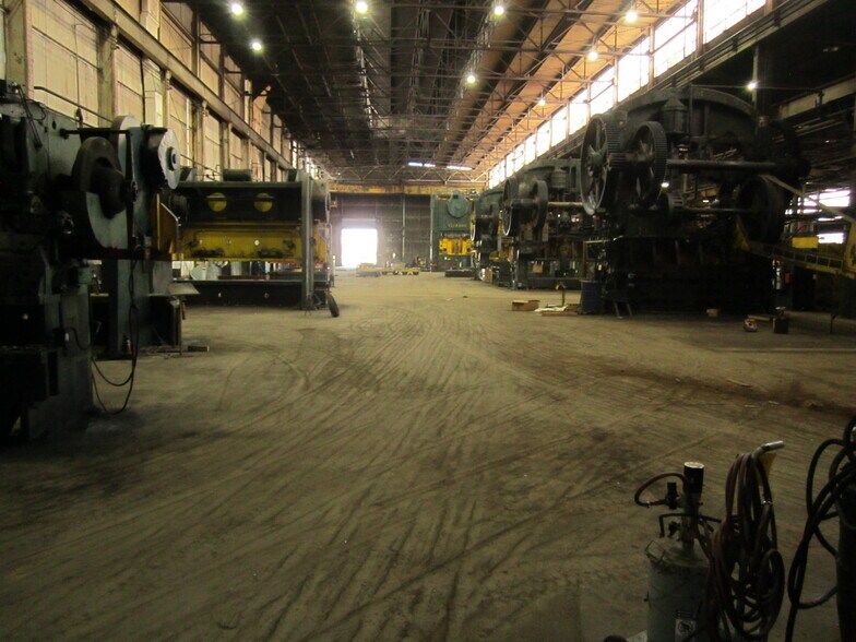 More Photos Of 3710 Hendricks Rd, Youngstown Warehouse For Lease