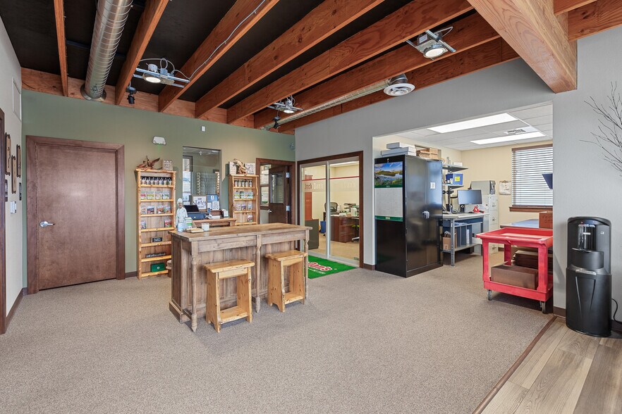 More Photos Of 9151 N Hess St, Hayden Light Manufacturing For Sale