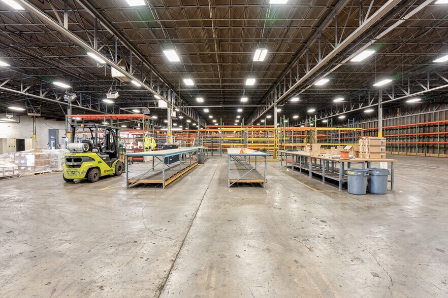 More Photos Of 2301 Fleur Dr, Des Moines Warehouse For Sale