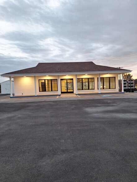 More Photos Of 115 N Main St, Centerville Convenience Store For Sale