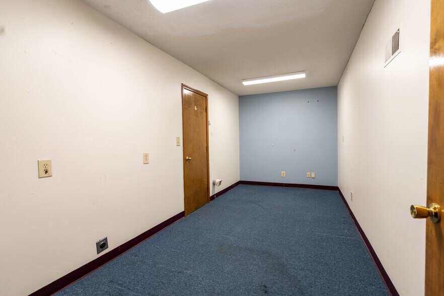 More Photos Of 11813 W 77th St, Lenexa Office For Sale