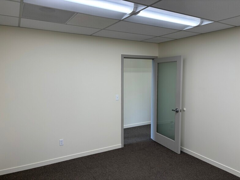 More Photos Of 2108 SW 152nd St, Burien Office For Lease