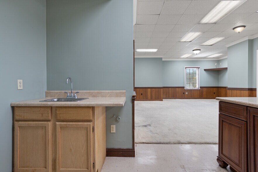 More Photos Of 282 Lameuse St, Biloxi Office For Sale