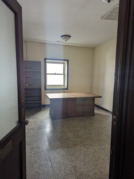 More Photos Of 125 N 4th St, Lafayette Office For Lease
