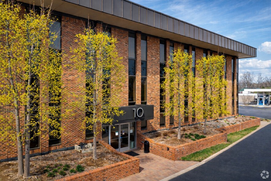 More Photos Of 10 W Square Lake Rd, Bloomfield Hills Medical For Lease