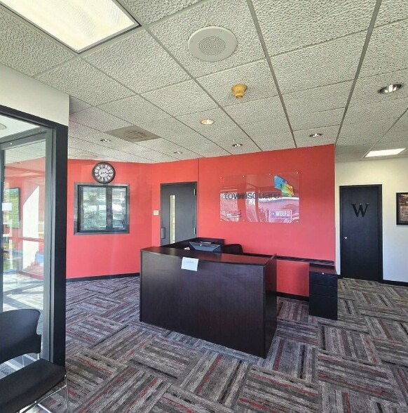 More Photos Of 1014 Federal Rd, Brookfield Movie Radio TVStudio For Sale