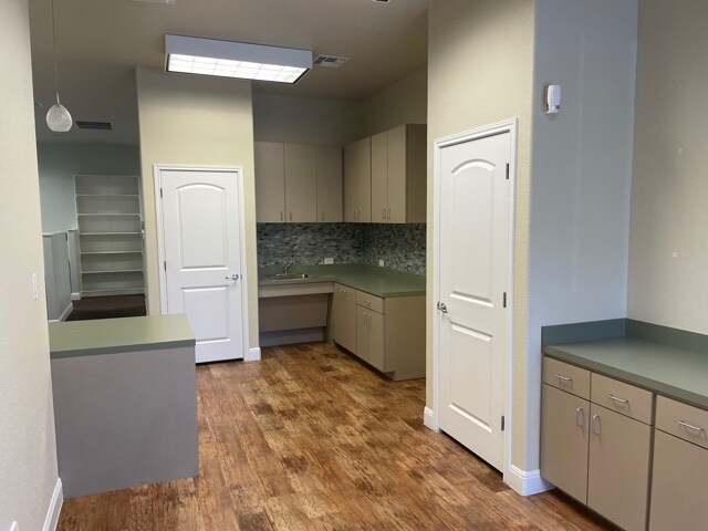 More Photos Of 1920 Corporate Dr, San Marcos Office For Sale