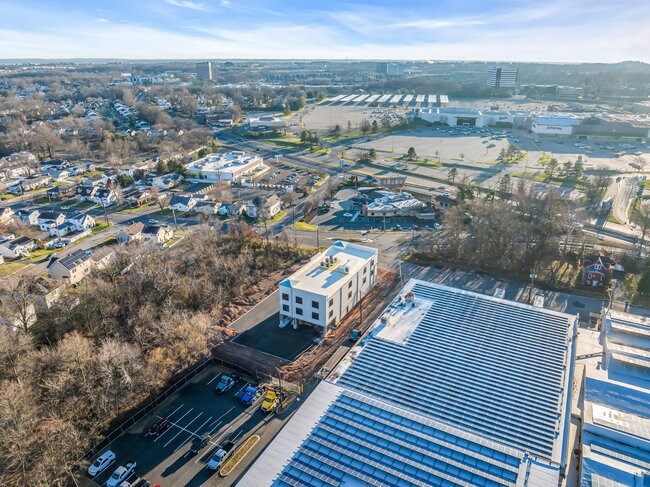 More Photos Of 374 Green St, Woodbridge Coworking Space