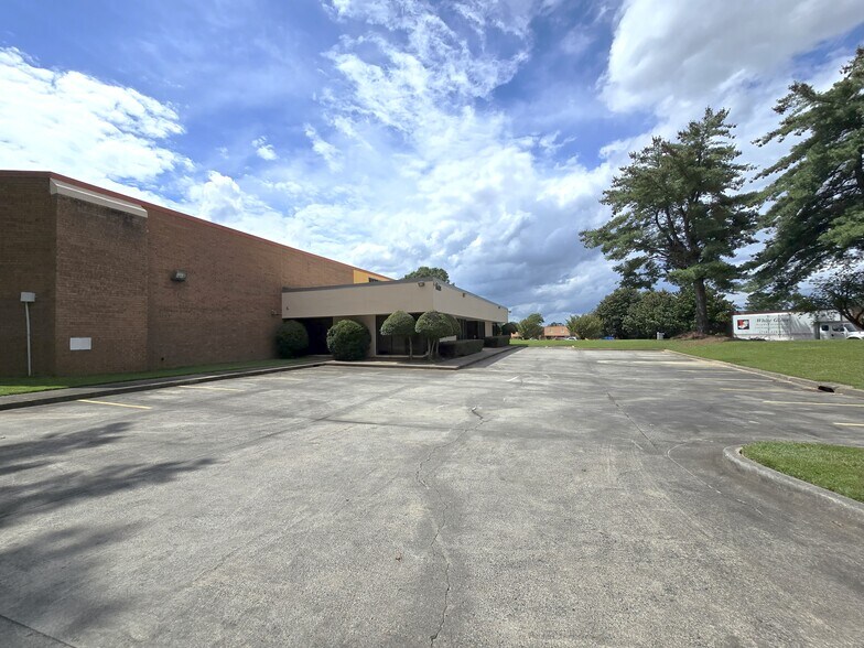 More Photos Of 6624 Jimmy Carter Blvd, Peachtree Corners Industrial For Sale