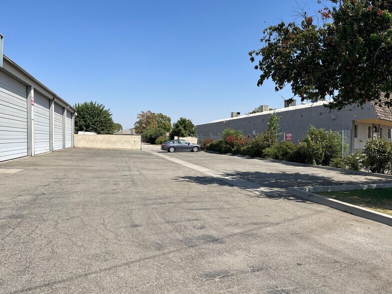 More Photos Of 1810 S Chester Ave, Bakersfield Service For Sale