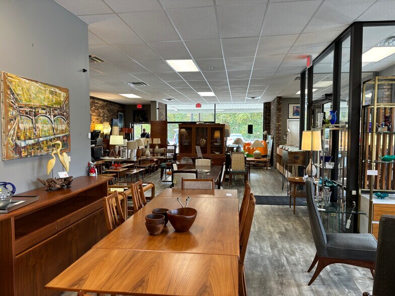 More Photos Of 50 Pleasant St, Norwich Storefront Retail Office For Lease