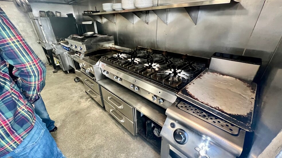 More Photos Of 7469 Melrose Ave, Los Angeles Restaurant For Lease