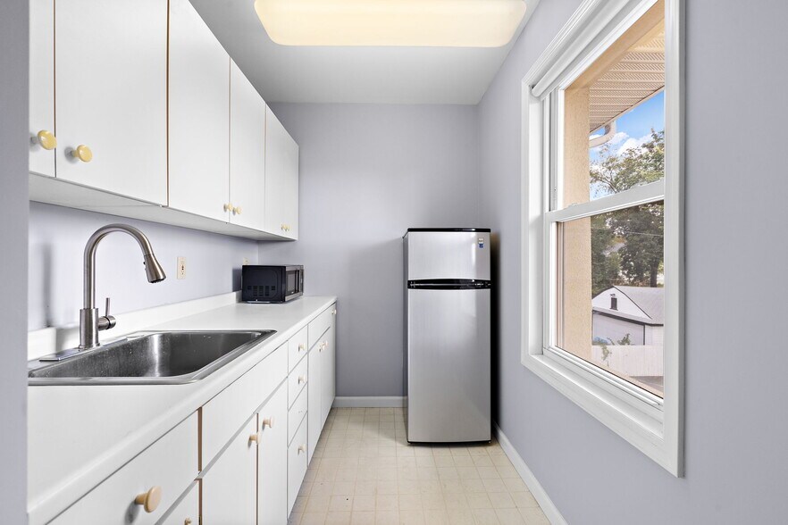 More Photos Of 197 S Washington Ave, Bergenfield Medical For Sale