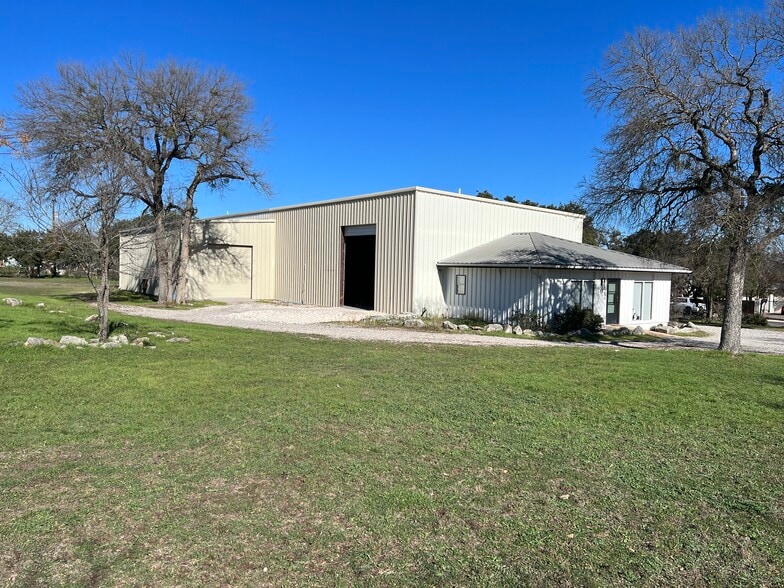 More Photos Of 5206 Beacon Dr, Austin Warehouse For Sale