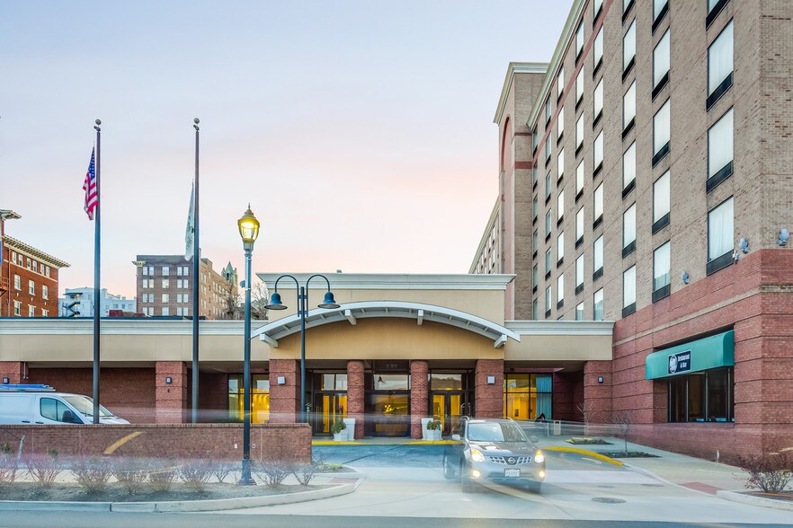 Primary Photo Of 601 Main St, Lynchburg Hotel For Sale