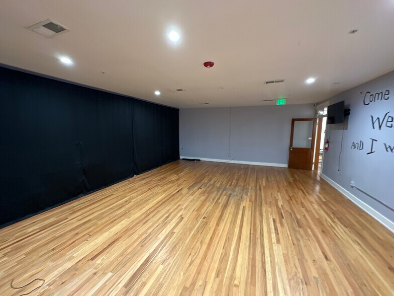 More Photos Of 3483-3487 S Broadway, Englewood Storefront Retail Office For Lease