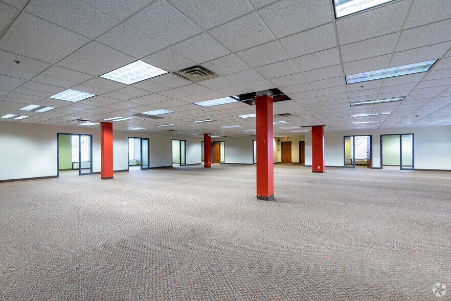 More Photos Of 10401 Linn Station Rd, Louisville Office For Lease