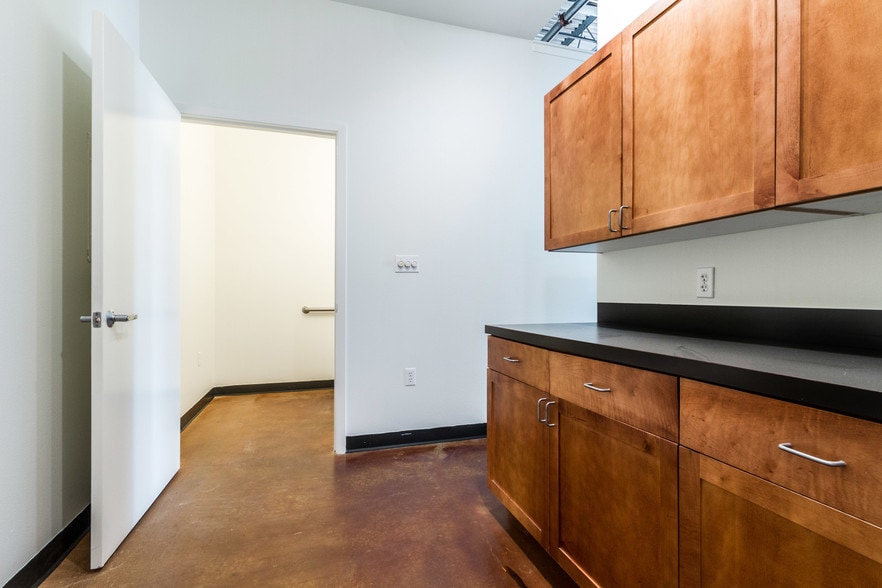 More Photos Of 2401 E 6th St, Austin Loft Creative Space For Lease