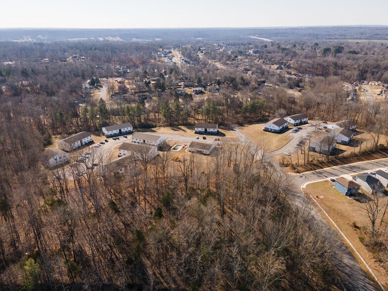 More Photos Of 1351 Avondale Dr, Clarksville Apartments For Sale