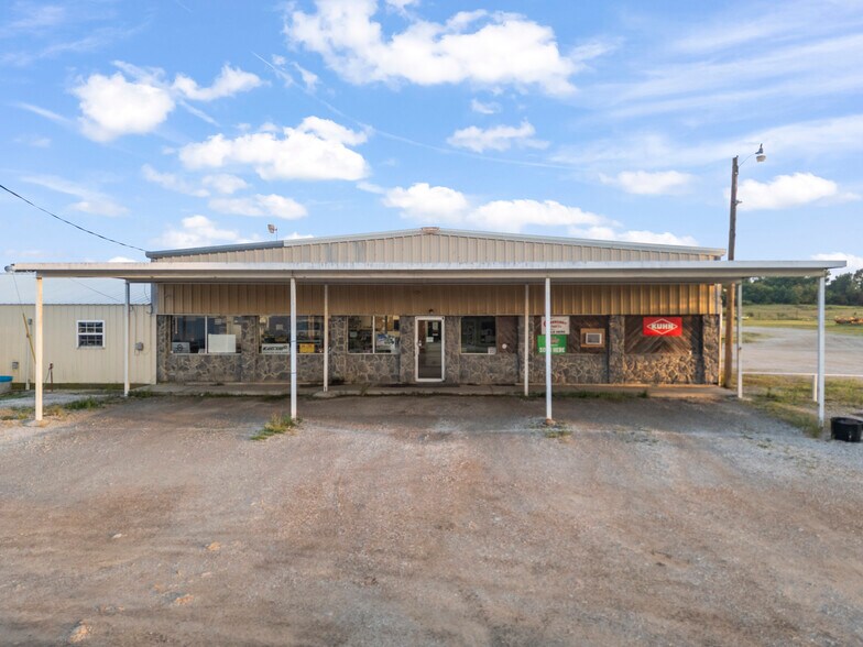 More Photos Of 60 US-54 Hwy, El Dorado Springs General Retail For Sale