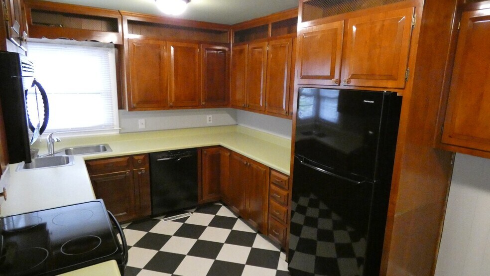 More Photos Of 2911 Middle Tennessee Blvd, Murfreesboro Office Residential For Lease