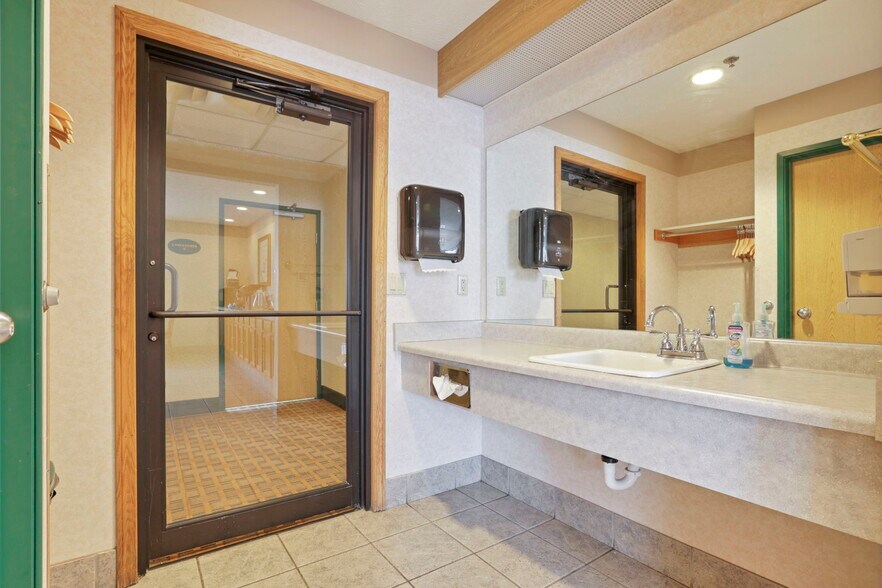 More Photos Of 509 S Wooster Ave, Strasburg Hotel For Sale