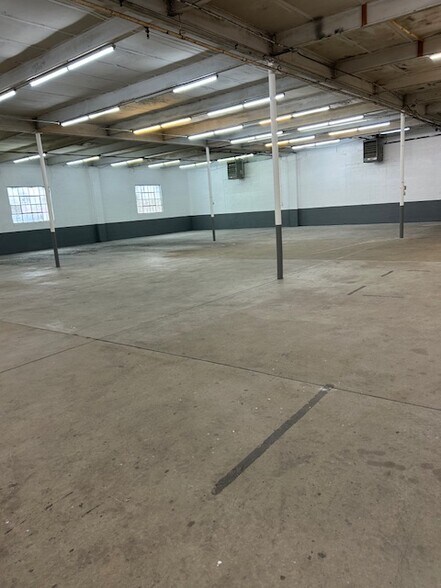 More Photos Of 70 Gazza Blvd, Farmingdale Warehouse For Lease