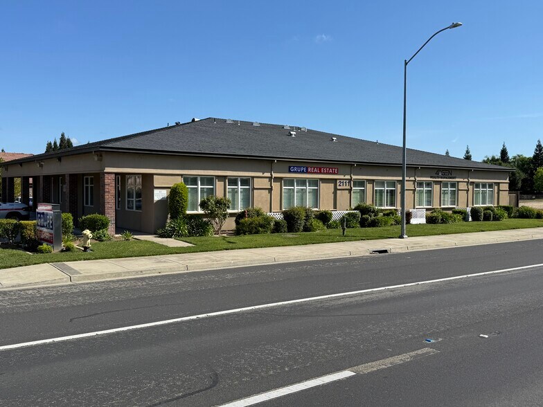 More Photos Of 2111 W Kettleman Ln, Lodi Office For Lease