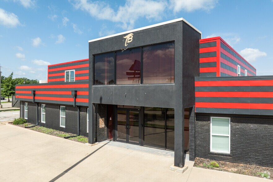 More Photos Of 6001 Nw Expressway, Oklahoma City Office For Sale