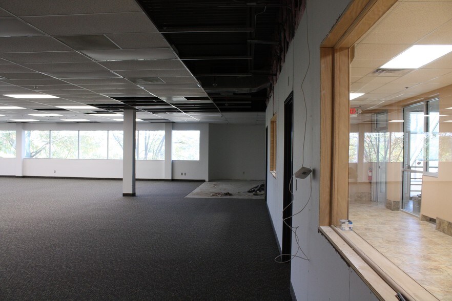 More Photos Of 22800 Hall Rd, Clinton Township Light Manufacturing For Lease