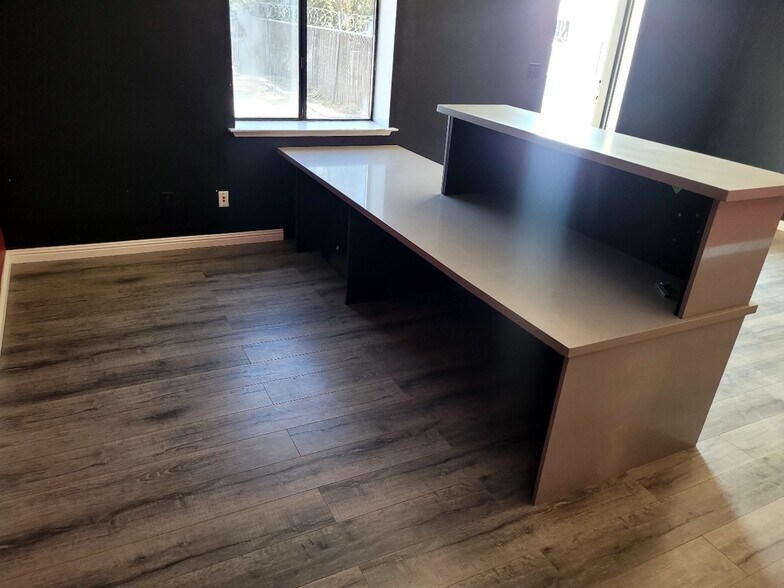 More Photos Of 5592 W San Madele Ave, Fresno Warehouse For Lease