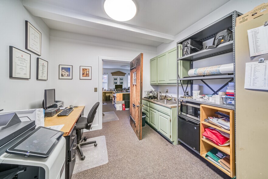 More Photos Of 11 Beaver Meadow Rd, Norwich Office For Sale