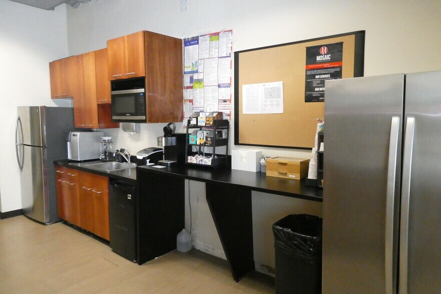 More Photos Of 6100-6120 San Fernando Rd, Glendale Office For Sale