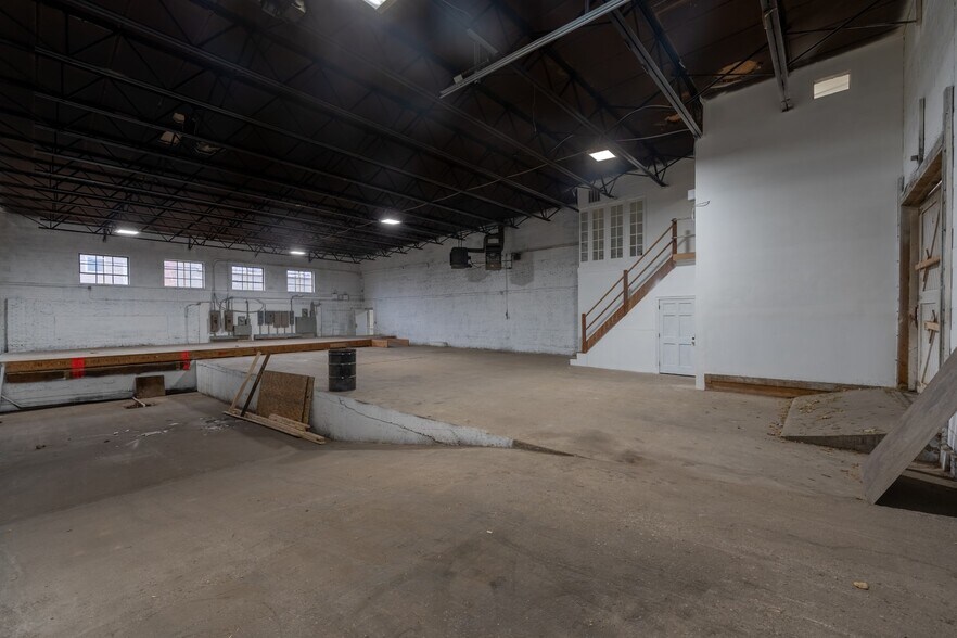 More Photos Of 140 N Kresson St, Baltimore Industrial For Sale
