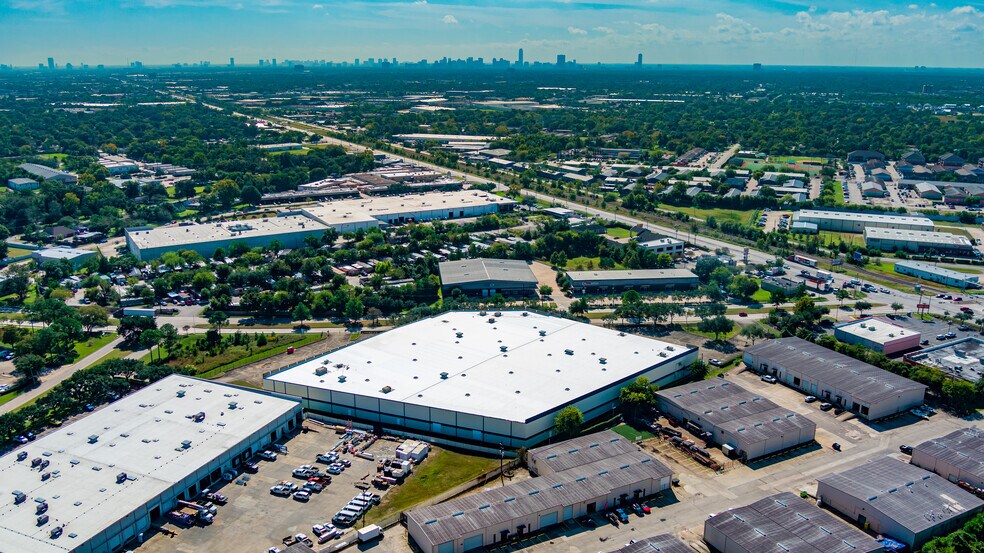 More Photos Of 7250 W 43rd St, Houston Warehouse For Lease