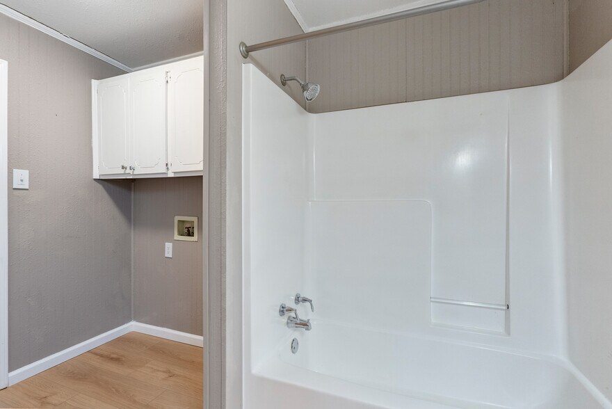 More Photos Of 16 Linder Rd, Greenbrier Apartments For Sale