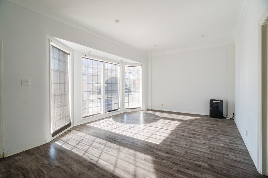 More Photos Of 3307-3309 Pico Blvd, Santa Monica Storefront For Lease