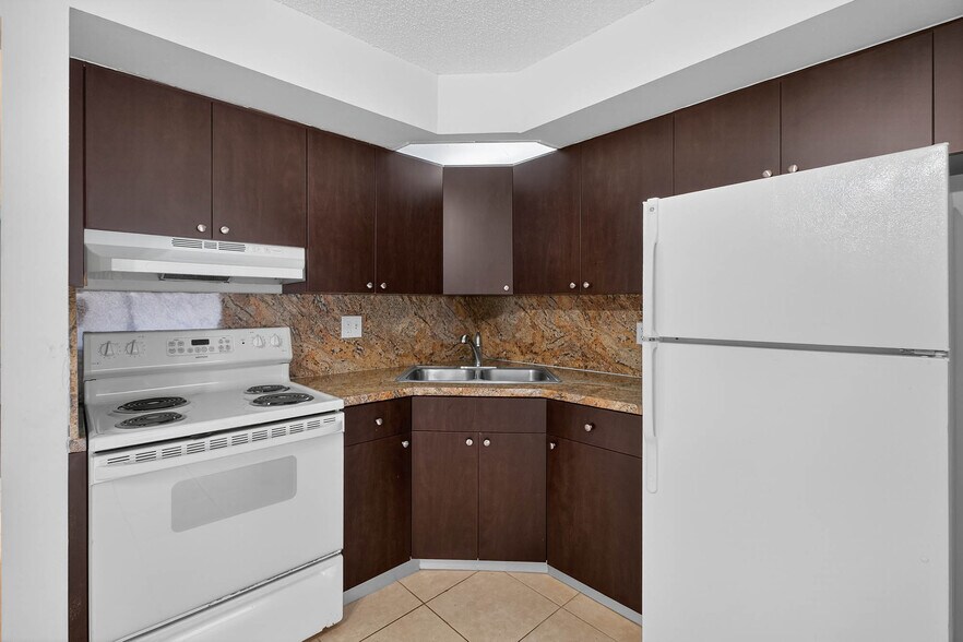 More Photos Of 3870 N Andrews Ave, Oakland Park Apartments For Sale