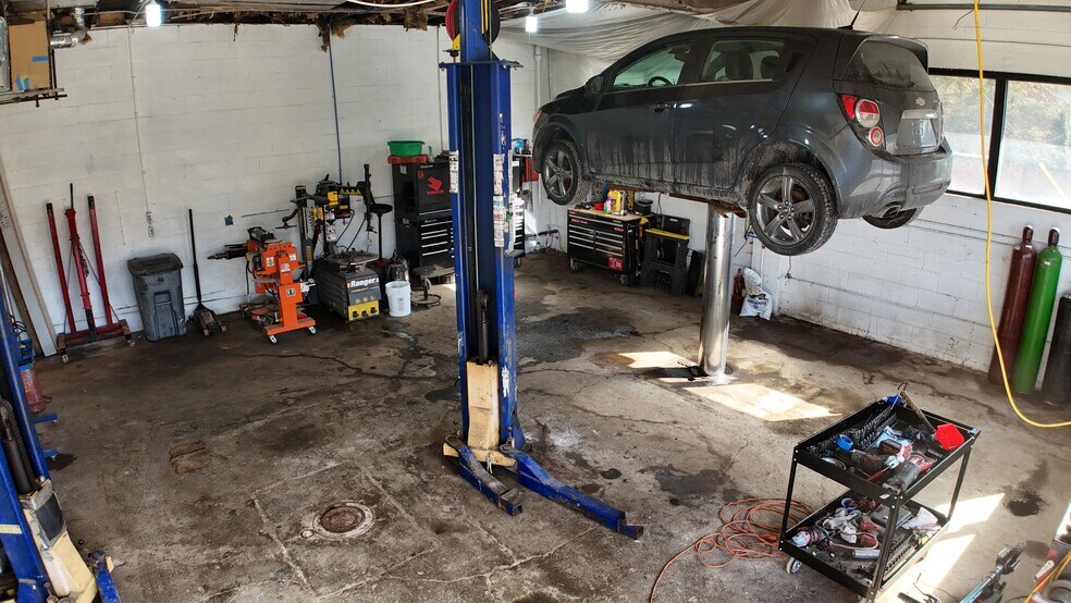 More Photos Of 14760 Northville Rd, Plymouth Auto Repair For Sale